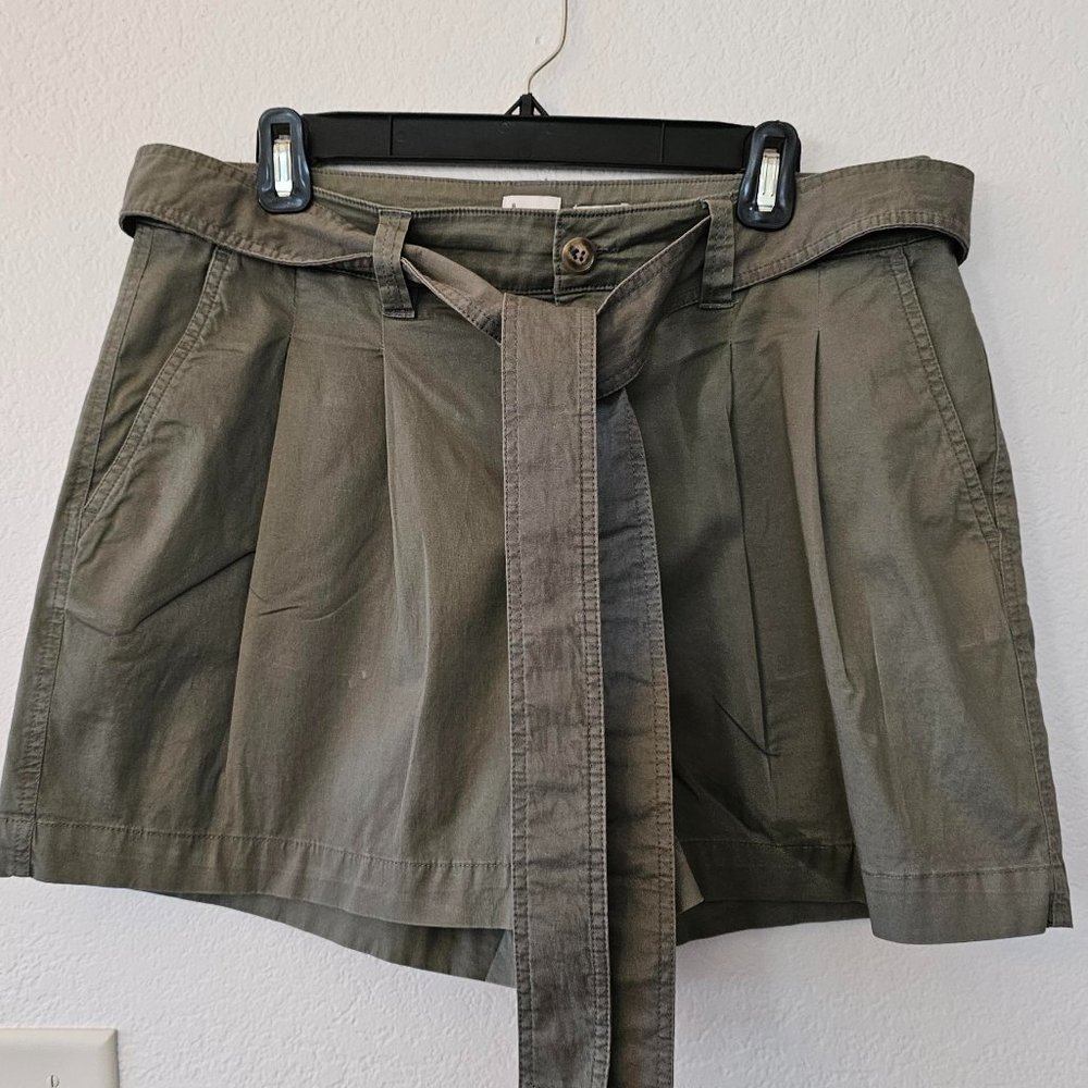 A NEW DAY High Waist Pleated Front Olive Green Shorts Size 12